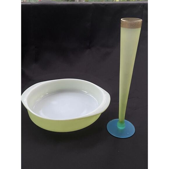 Vintage Pyrex 227 Lime Green Milk Glass Bakeware Casserole Dish 8" - Picture 9 of 10